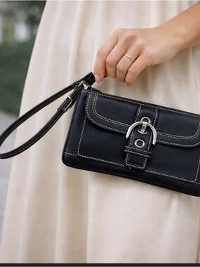 Coach Vintage Soho Black Leather Wristlet/Clutch